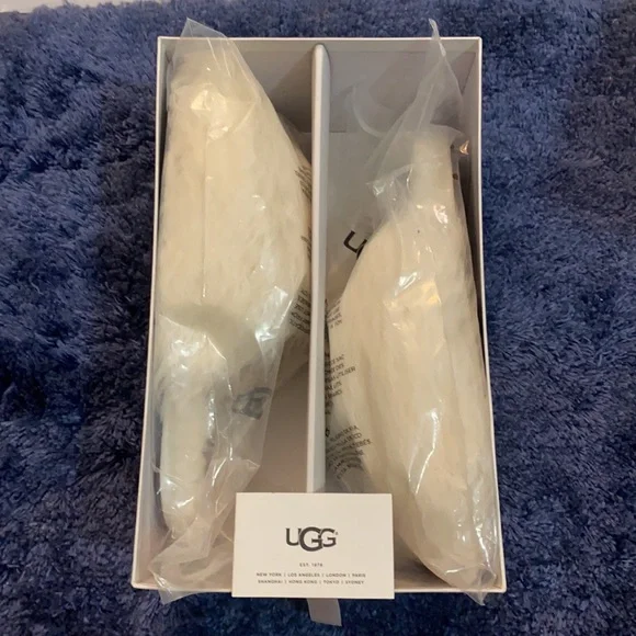 NEW UGG Fluff Momma, Mongolian Clog, White, Size